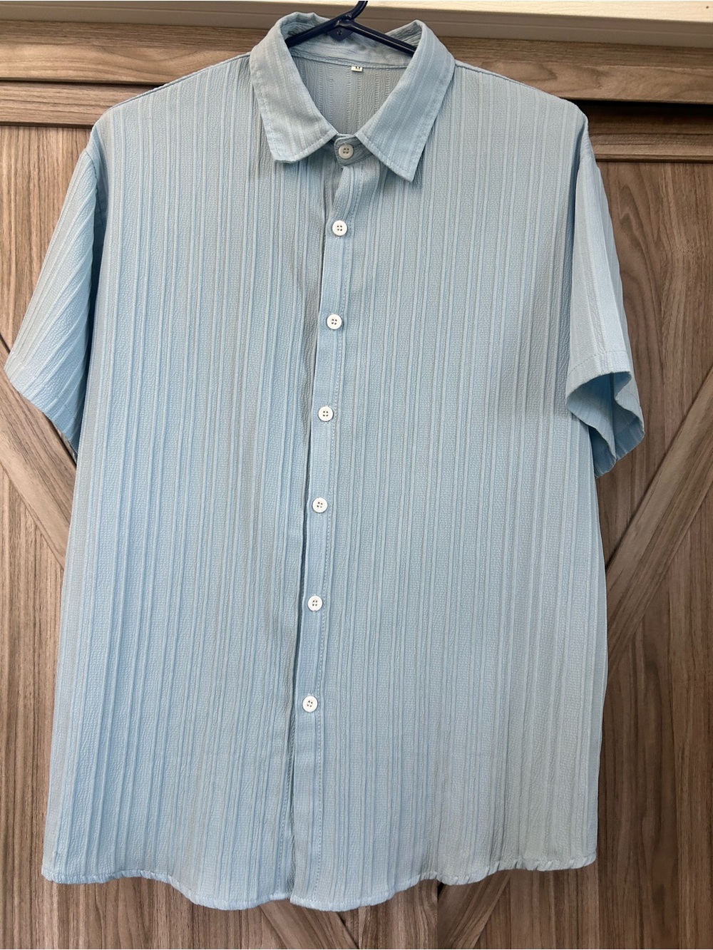Light Blue Short-Sleeve Button-Up Shirt - Casual Men's Shirt